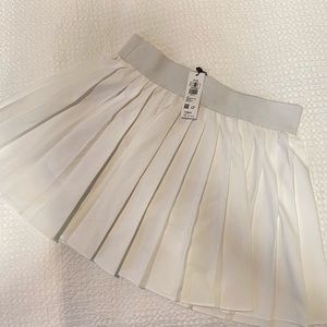 Garage size small white tennis skirt